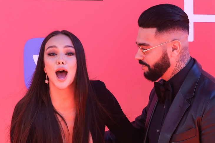 «Сиси огонь»: экс-любовница Тимати подразнила наливной грудью в лифе