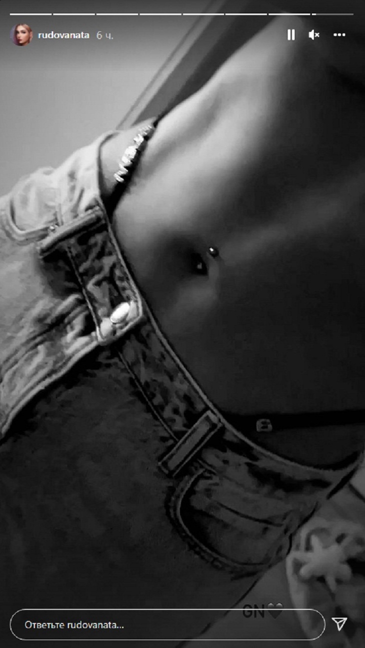 Хочется прикоснуться: Рудова еще раз позволила фанатам рассмотреть свой плоский живот Хочется прикоснуться: Рудова еще раз позволила фанатам рассмотреть свой плоский живот