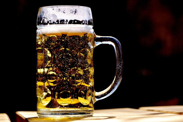 Бешено уничтожает клетки мозга: кардиолог Кореневич назвала самый опасный алкогольный напиток