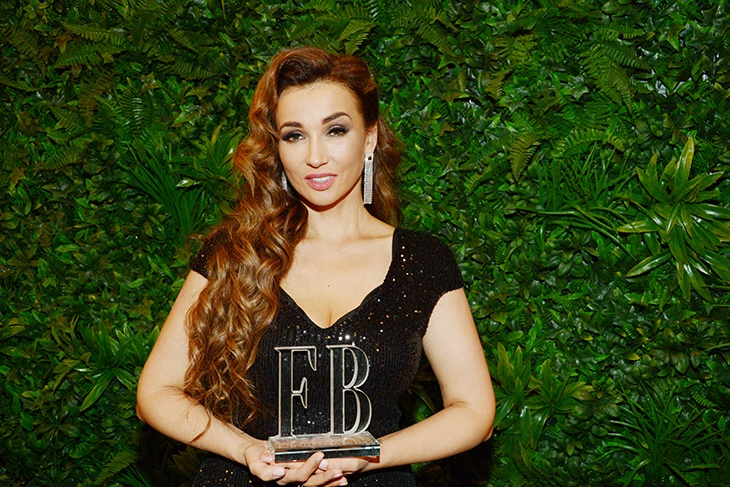 «Ох, я бы вам…»: сочная Анфиса Чехова в монокини разбудила фантазию у мужчин