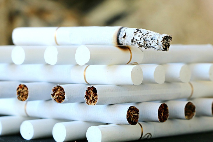 Дети и внуки будут толстыми: вскрылся необычный факт о подростковом курении