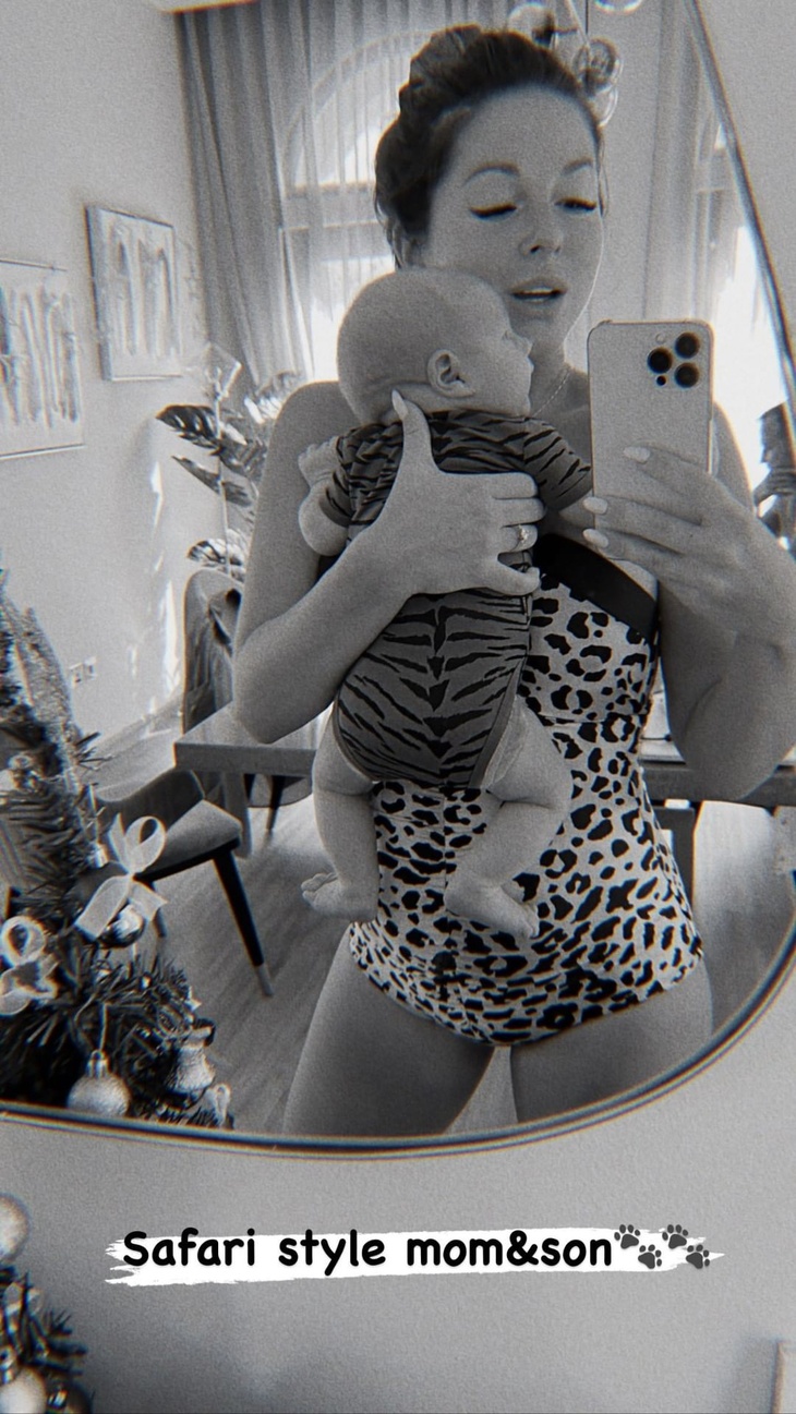 Семейство кошачьих: Нюша показала милое фото в купальниках с сыном 