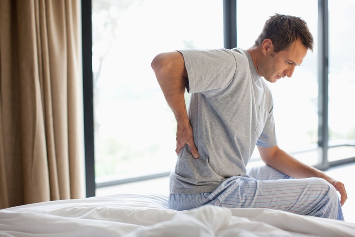 Жуткие боли в спине: названы необычные симптомы, мучающие пациентов, переболевших «омикроном»