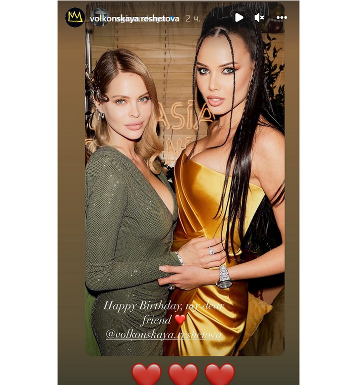 Решетова на публике бесстыдно оголила мощные «бомбы» в декольте