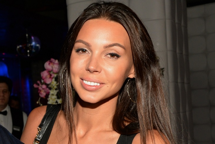 «Кто хочет?»: Самойлова на пляже стиснула «дыни» и раздвинула ноги