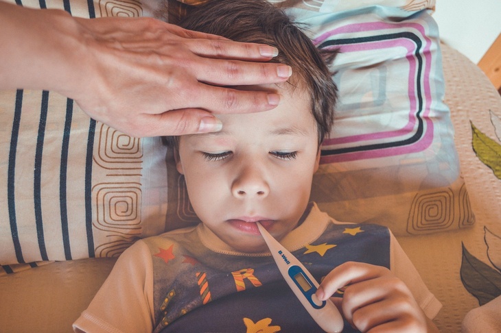 Засовываем в прямую кишку: врач Комаровский раскрыл главный способ сбить температуру ребенку