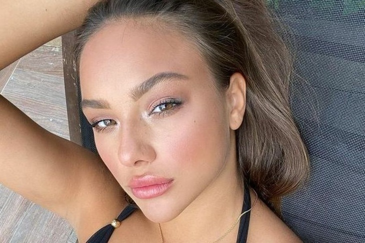 Экс-любовница Тимати зажигательно станцевала стрип-пластику: видео