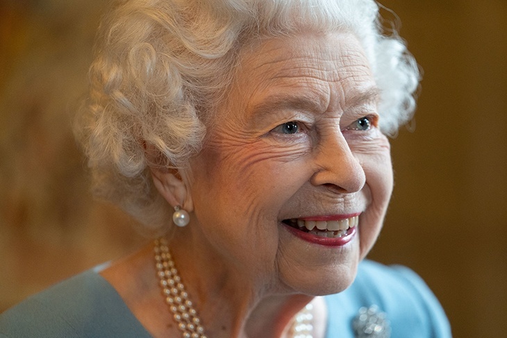 В Британии переполох: у 95-летней Елизаветы II начали отказывать ноги