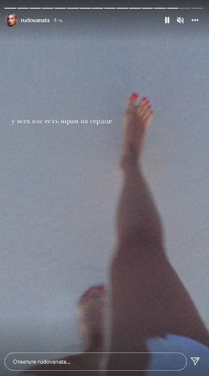 У океана в Африке: Рудова в мини-шортах похвасталась «бесконечными» ногами