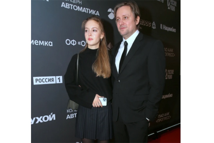 «Унаследовала гены бабушки»: красавица-внучка Михалкова появилась на публике