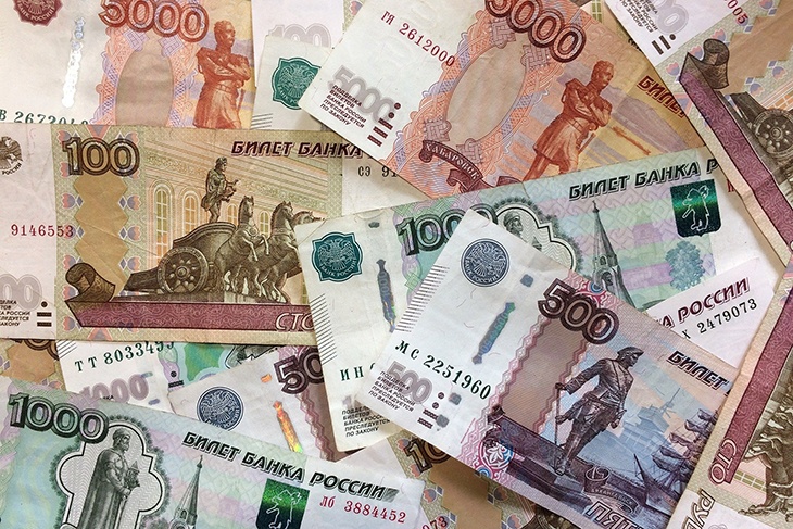 «Массово "потрошат" банкоматы»: россияне за сутки сняли рекордные 1,4 трлн руб. наличными