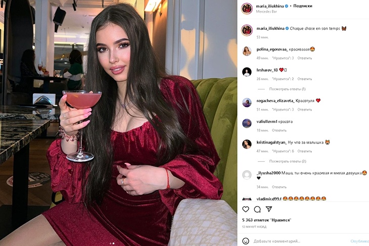 «Ну что за малышка!»: юная красотка Маша из «Ворониных» выставила пухлую грудь