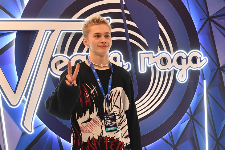 Перепутали с девочкой: Милохин в худи с открытым животом станцевал под Инстасамку