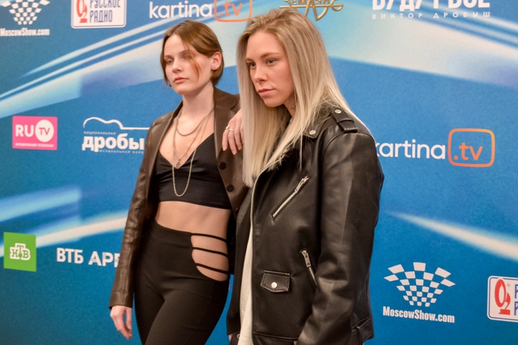 Лолита вышла с мальчиком, Валерия с глубоким декольте, а Лепс в «золоте»: как прошел юбилей Дробыша