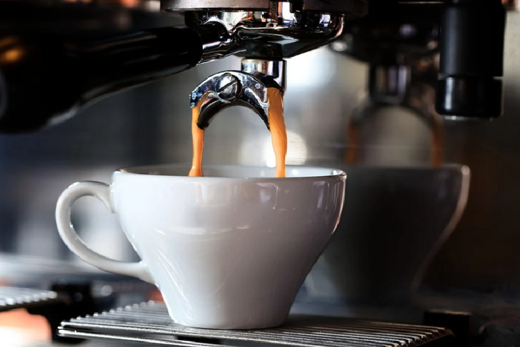 Диетолог объяснила, почему нельзя пить кофе при омикроне