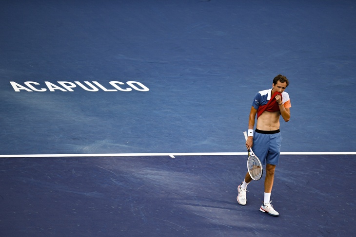 Медведев снова проиграл Надалю и не смог выйти в финал турнира в Акапулько