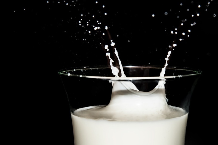 Косметолог объяснила, почему от молока появляются прыщи