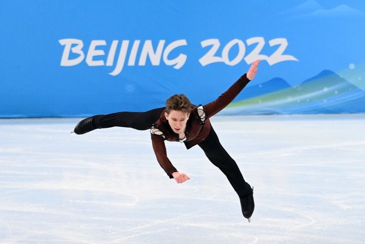 Два жестких падения: видео, как Мозалев выступил в произвольной программе на Олимпиаде-2022