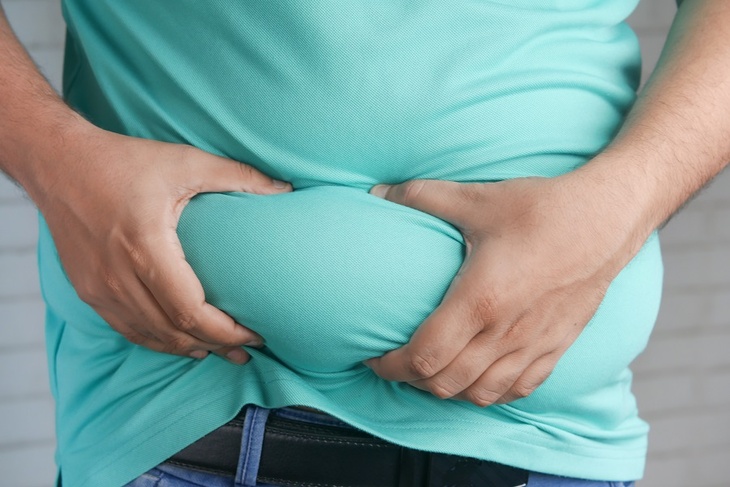 Вирусолог объяснил, защитит ли лишний вес от омикрона