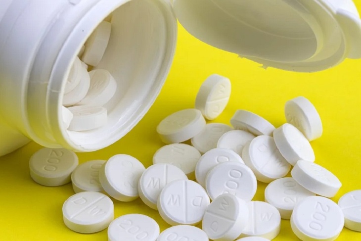 Врач назвала витамины, которые могут спасти от омикрона