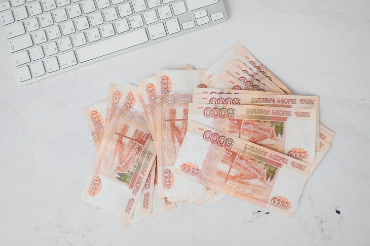 Экономист: россиянам все труднее откладывать деньги на «черный день»