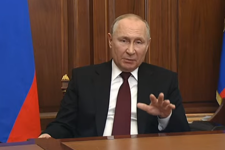 Владимир Путин во время телеобращения к россиянам о признании ДНР и ЛНР.