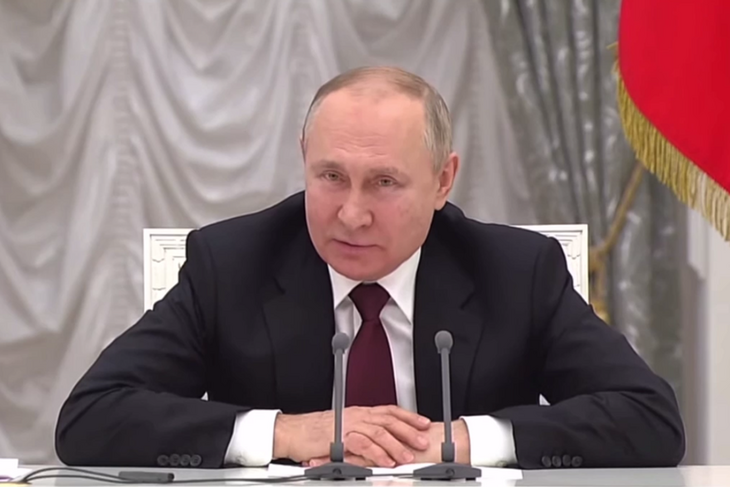 Владимир Путин во время заседания Совбеза о признании ДНР и ЛНР.