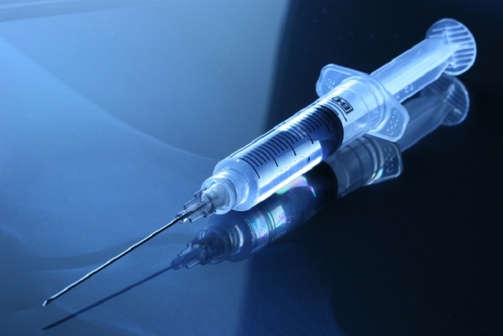 Вирусолог рассказал, сколько бустерных доз вакцины защитят от омикрона