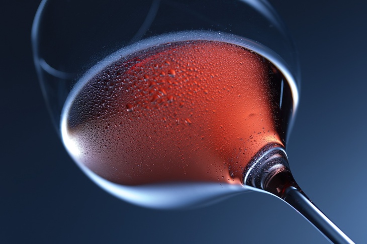 Россиянам рассказали о пользе красного вина при коронавирусе