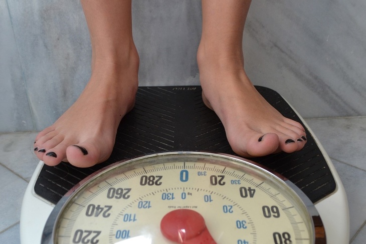 Диетолог назвала два главных правила для похудения после праздников