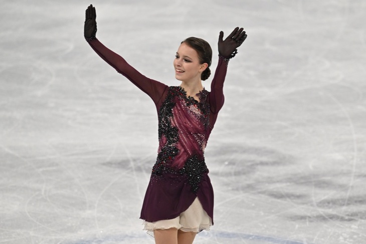 Это фурор! Видео, как Анна Щербакова триумфальным прокатом «выгрызла» золото на Олимпиаде-2022