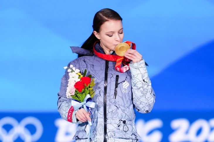 Анна Щербакова, забыв о крахе Валиевой, оценила свое золото Олимпиады «счастливым и не драматичным»