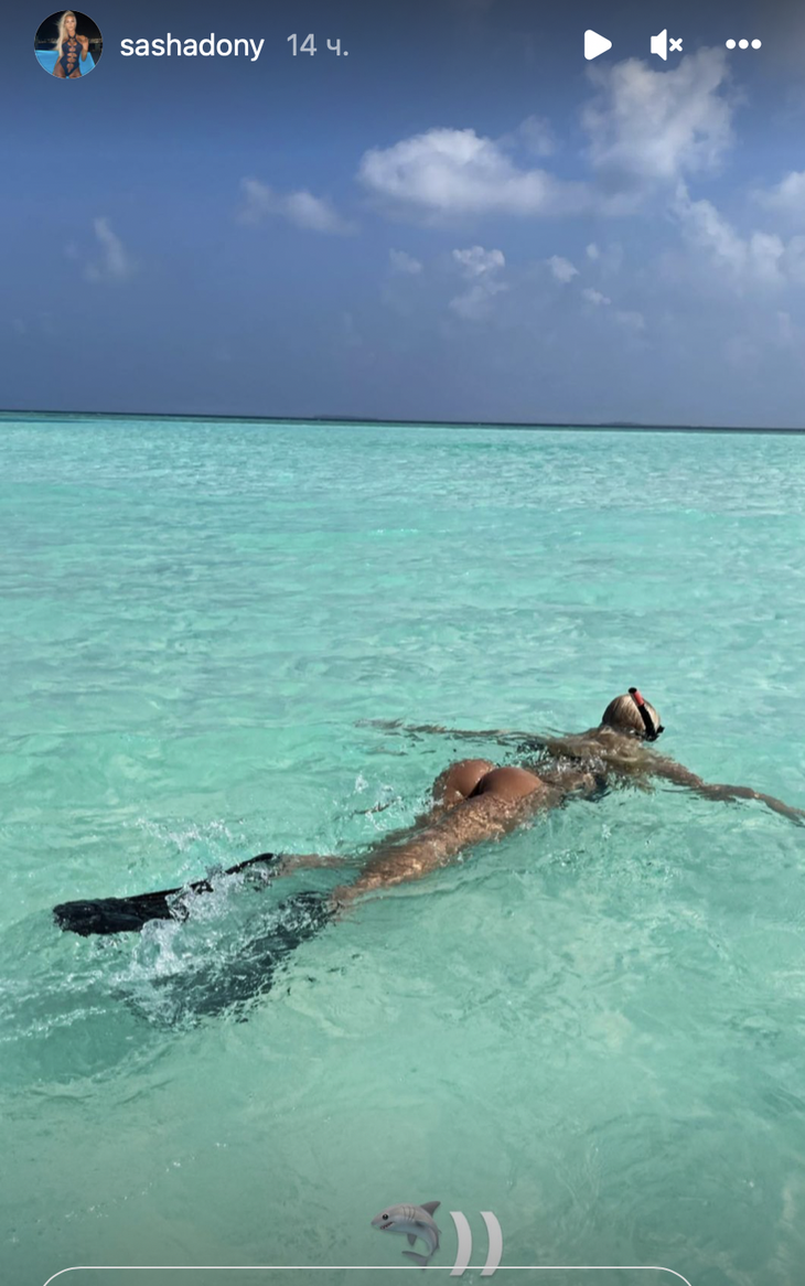 «Поплавком кверху»: экс-любовница Тимати поделилась красивым фото в бикини