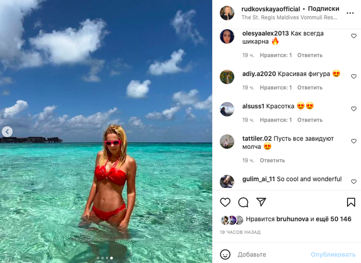 «Стальной пресс»: Рудковская подразнила точеной фигурой в бикини