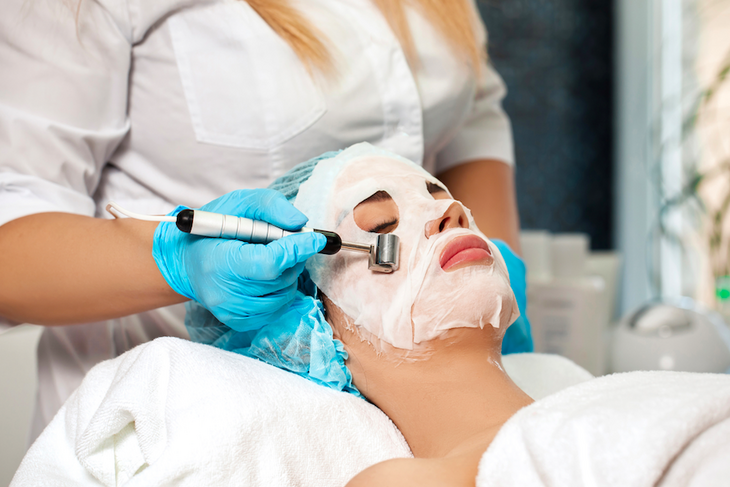 Ученые объяснили, как долго можно держать на лице тканевые маски