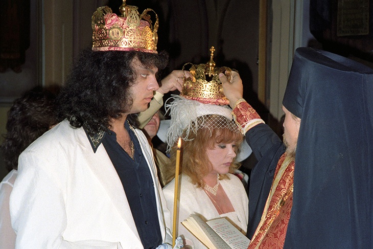 Алла Пугачева и Филипп Киркоров во время обряда венчания, 1994 год