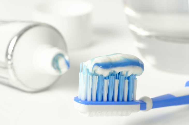 Дерматолог объяснила, может ли зубная паста вылечить простуду на губах