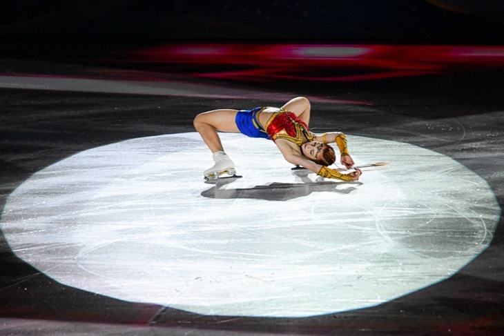 Это очень эффектно! Видео, как Александра Трусова пробует себя в парном катании на Олимпиаде-2022