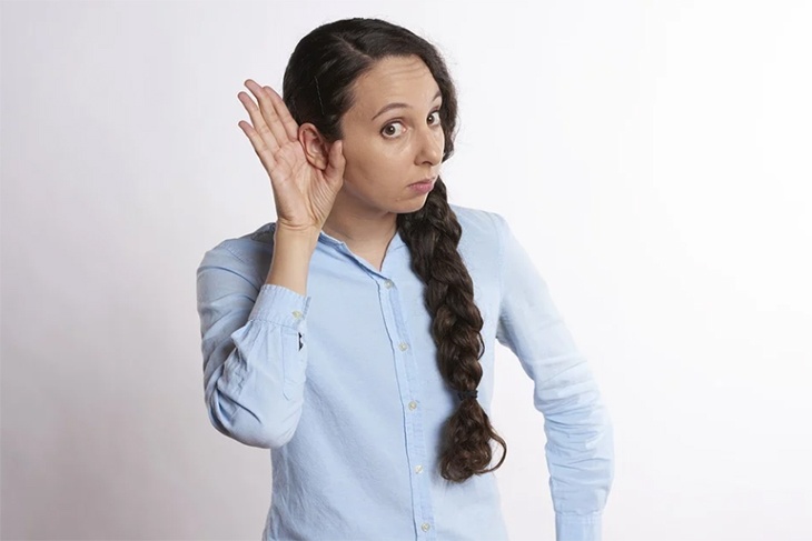 «Эта фраза — признак глухоты»: как понять, что у человека начались проблемы со слухом