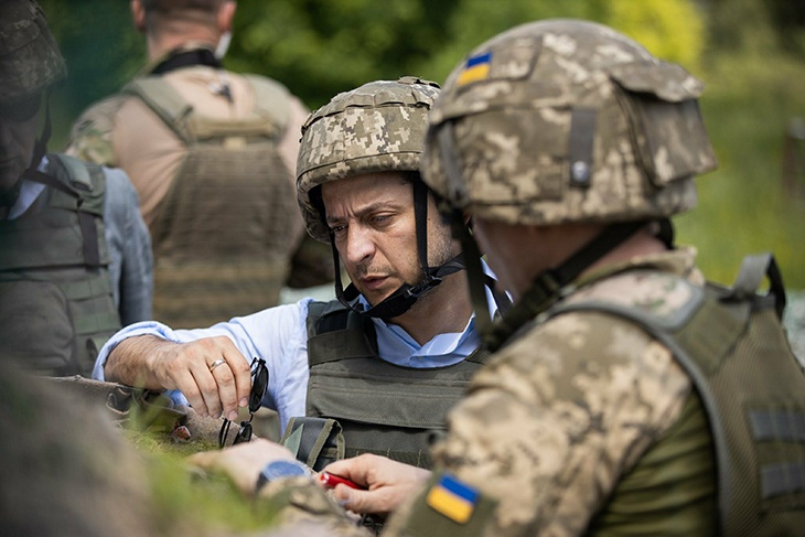 «Мощнейшие силы мира наблюдают издалека»: Зеленский заявил, что Украина осталась одна