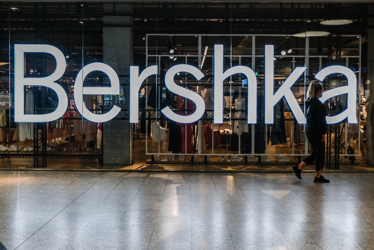 Zara, Bershka и другие бренды компании Inditex закрывают магазины и онлайн-продажи в России