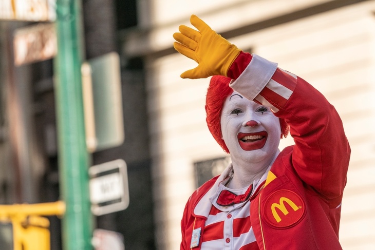 Еще травят душу «Биг Маком»: в McDonald’s заявили, что некоторые предприятия работают 14 марта