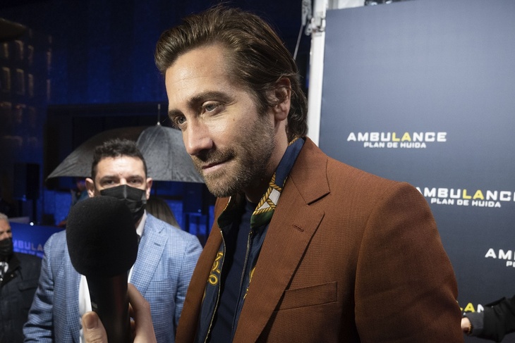 Jake Gyllenhaal beamed in an orange luxury suit at the London premiere of Ambulance