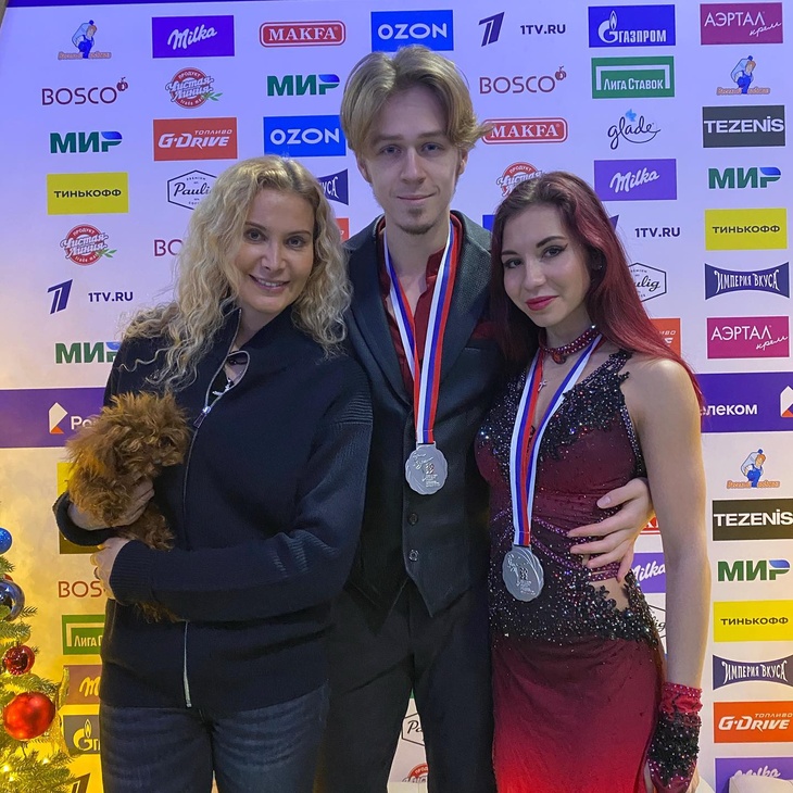 Получает миллионы в России, но топит за США: почему Тутберидзе удалила все посты с российским флагом