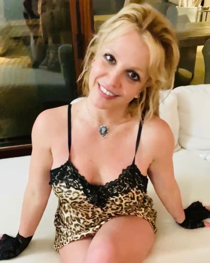 Britney Spears showed her ample assets in leopard print underwear