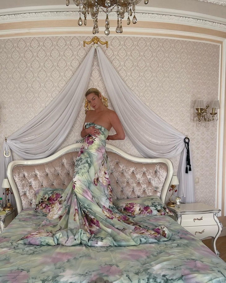 «А плеть для чего?»: Волчкова без одежды взбудоражила Сеть фото в постели