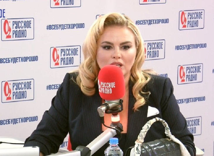 «Хотела его жене рассказать»: Семенович вспомнила о влиятельном поклоннике, который соблазняет звезд