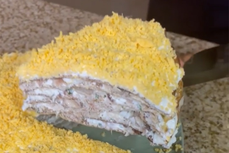 Рецепт оригинального тортика из копченой рыбы и блинов от телеповара Бельковича: видео