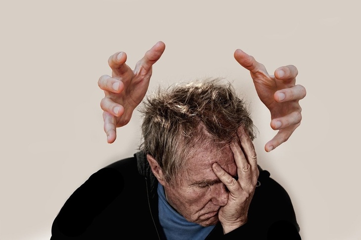 Невролог предупредил, когда головная боль предшествует инсульту