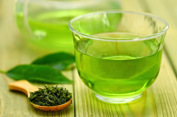 Лучше всего перед едой: названы главные секреты похудения с зеленым чаем